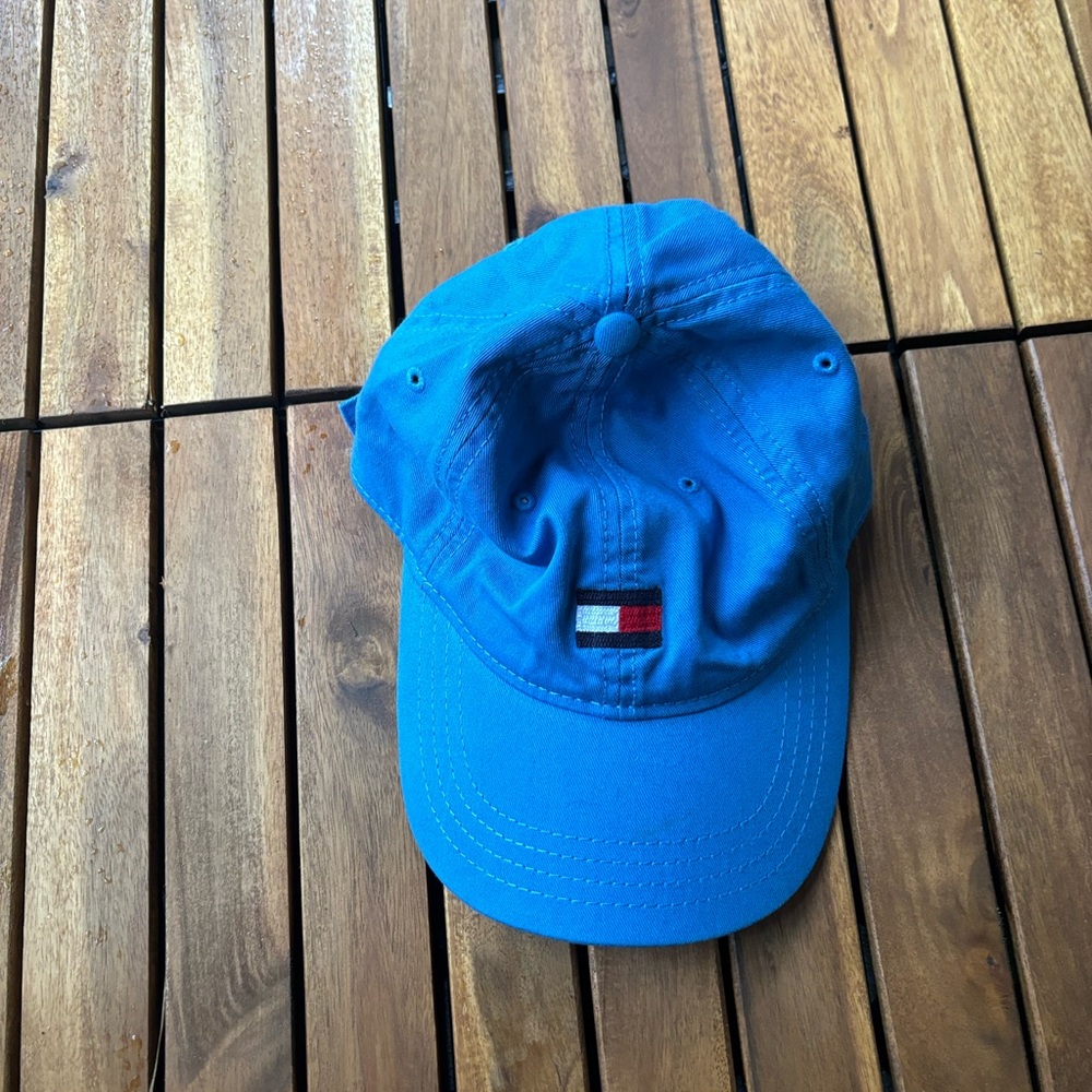 Tommy Hilfiger hat